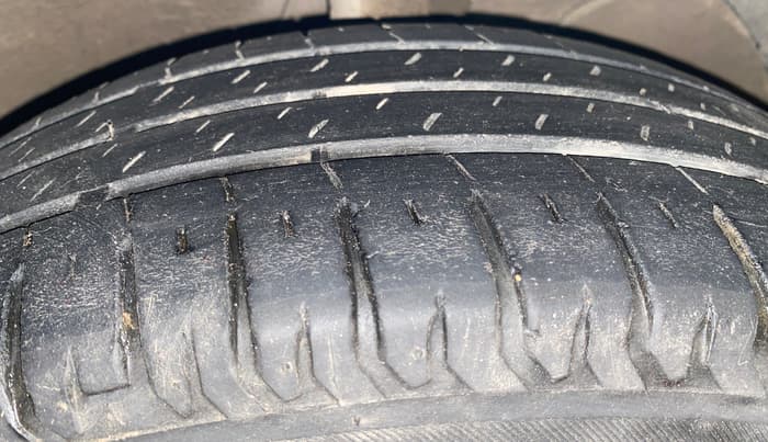 2024 Maruti Ertiga ZXI (O) CNG, CNG, Manual, 38,608 km, Right Front Tyre Tread
