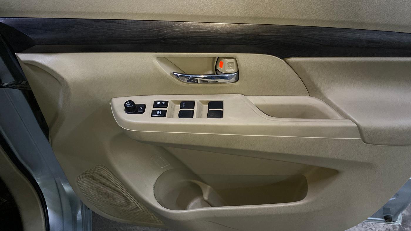 2024 Maruti Ertiga ZXI (O) CNG, CNG, Manual, 38,608 km, Driver Side Door Panels Control