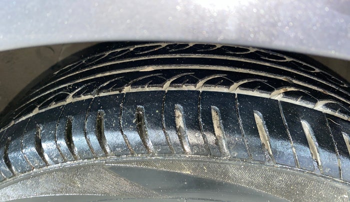 2015 Hyundai Grand i10 SPORTZ 1.2 KAPPA VTVT, Petrol, Manual, 62,263 km, Left Front Tyre Tread