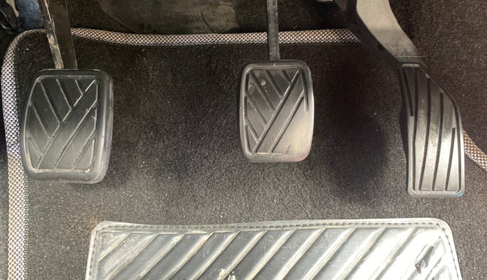 2015 Maruti Swift VXI, Petrol, Manual, 64,057 km, Pedals