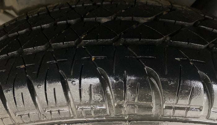 2015 Maruti Swift VXI, Petrol, Manual, 64,057 km, Left Rear Tyre Tread