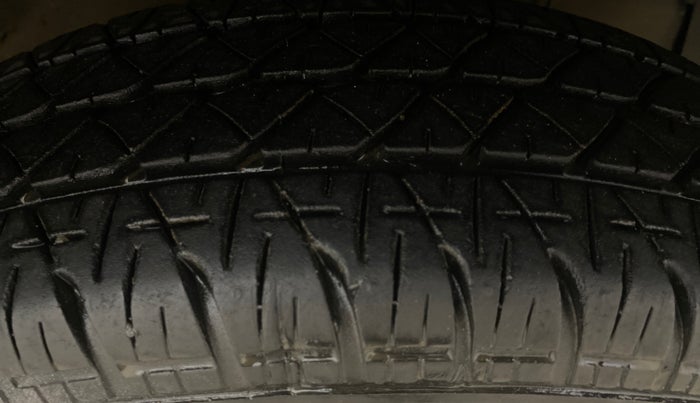 2015 Maruti Swift VXI, Petrol, Manual, 64,057 km, Right Front Tyre Tread