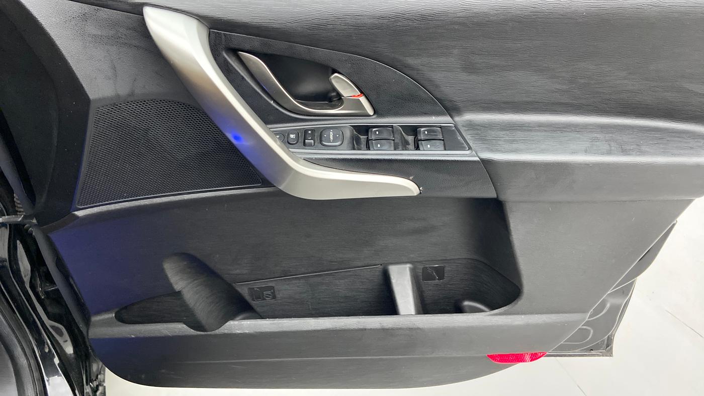 2021 Mahindra XUV500 W9, Diesel, Manual, 5,695 km, Driver Side Door Panels Control