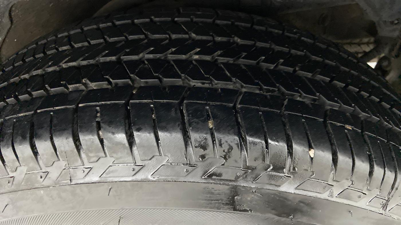2021 Mahindra XUV500 W9, Diesel, Manual, 5,695 km, Left Rear Tyre Tread
