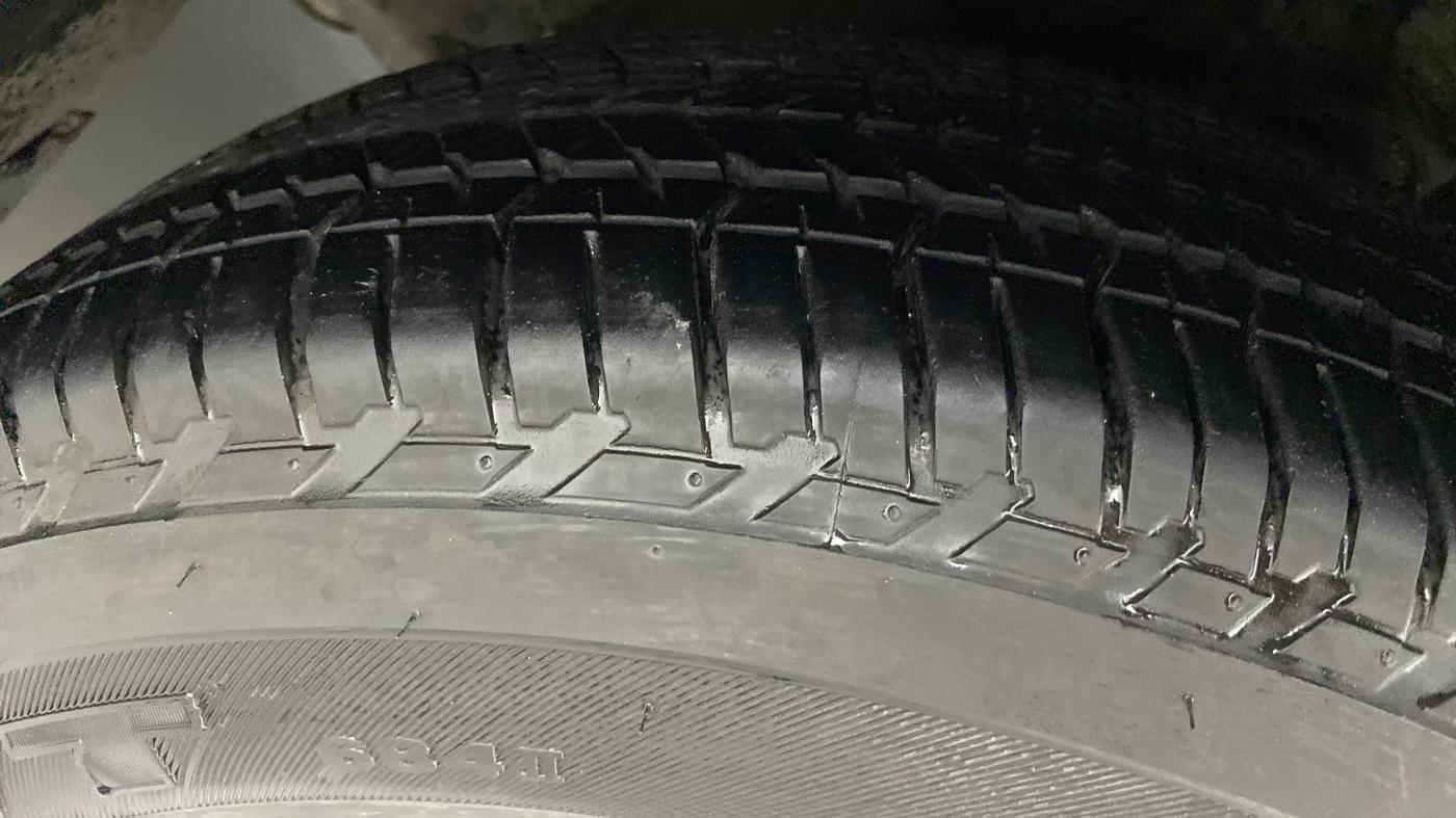 2021 Mahindra XUV500 W9, Diesel, Manual, 5,695 km, Right Front Tyre Tread