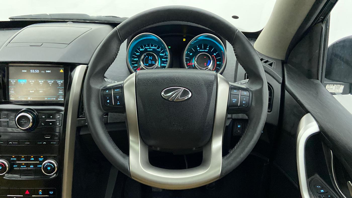 2021 Mahindra XUV500 W9, Diesel, Manual, 5,695 km, Steering Wheel Close Up