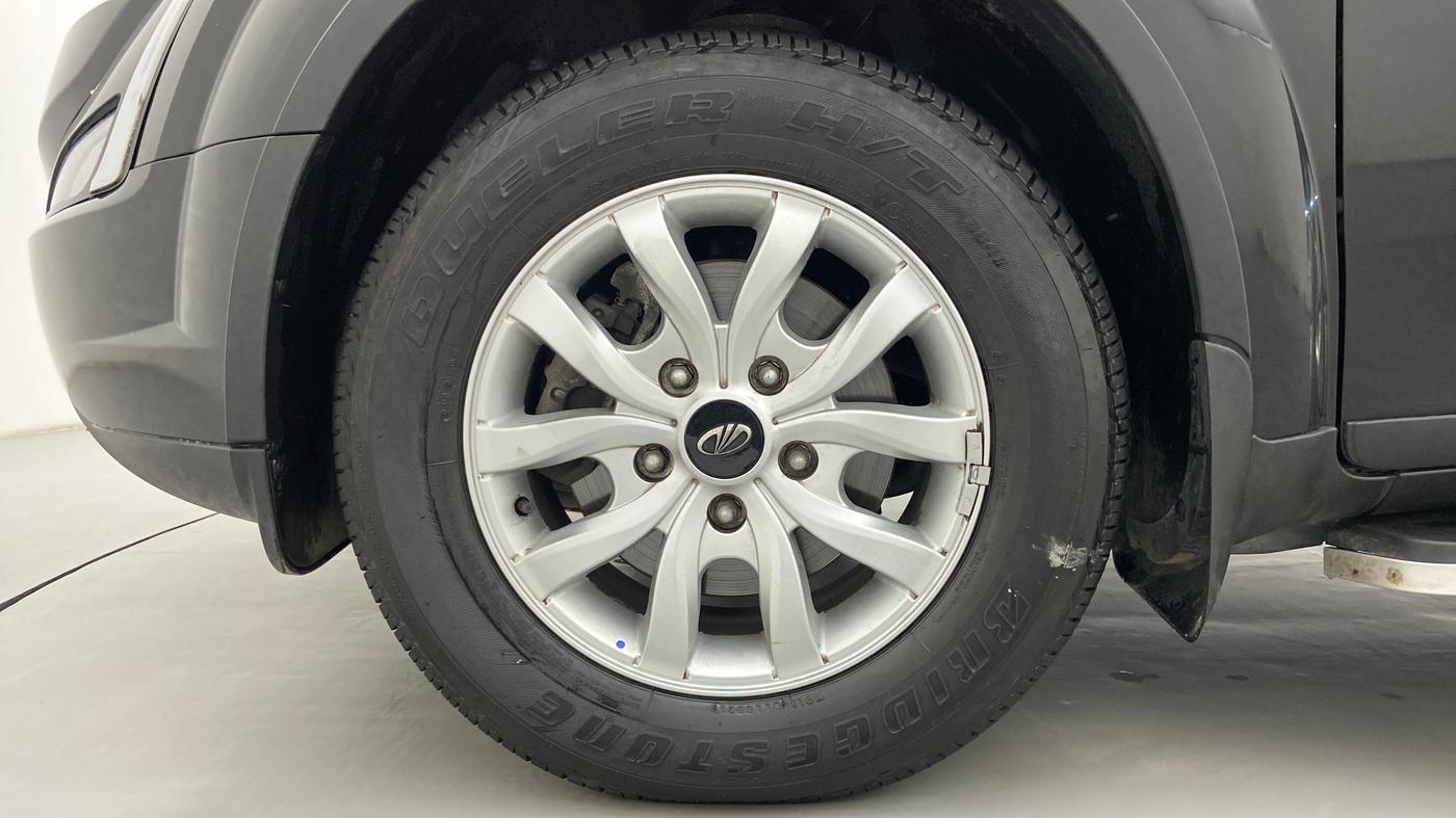 2021 Mahindra XUV500 W9, Diesel, Manual, 5,695 km, Left Front Wheel