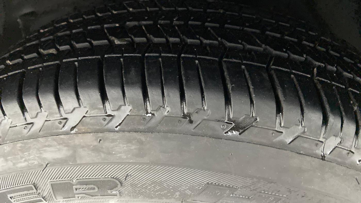 2021 Mahindra XUV500 W9, Diesel, Manual, 5,695 km, Left Front Tyre Tread