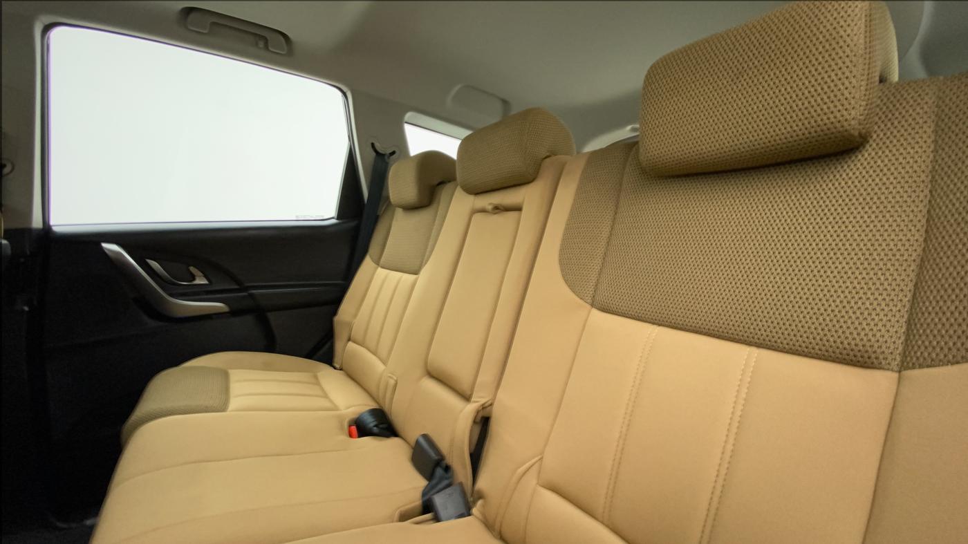 2021 Mahindra XUV500 W9, Diesel, Manual, 5,695 km, Right Side Rear Door Cabin