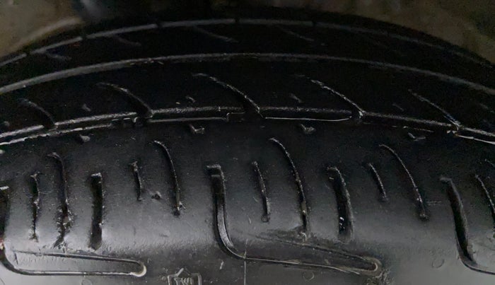 2017 Maruti Wagon R 1.0 LXI CNG, CNG, Manual, 59,624 km, Left Front Tyre Tread
