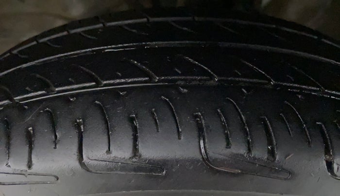 2017 Maruti Wagon R 1.0 LXI CNG, CNG, Manual, 59,624 km, Right Front Tyre Tread