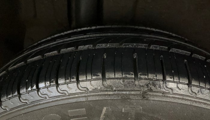 2014 Maruti Ertiga VXI, Petrol, Manual, 48,724 km, Right Rear Tyre Tread