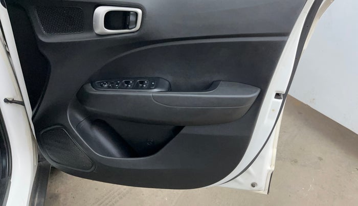 2019 Hyundai VENUE SX PLUS 1.0 TURBO DCT, Petrol, Automatic, 71,733 km, Driver Side Door Panels Control