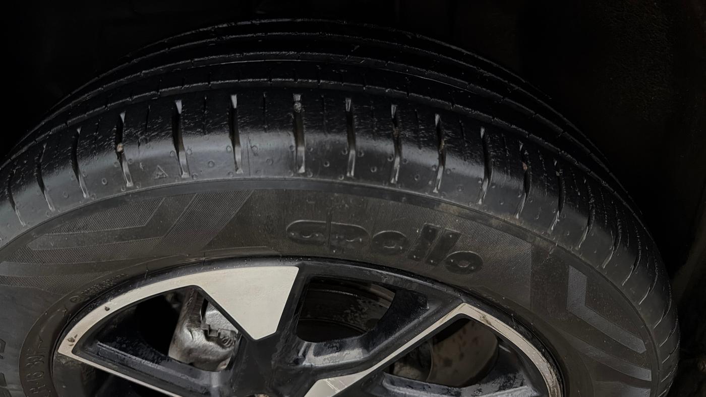 2022 Tata PUNCH CREATIVE  AMT, Petrol, Automatic, 28,835 km, Left Front Tyre Tread