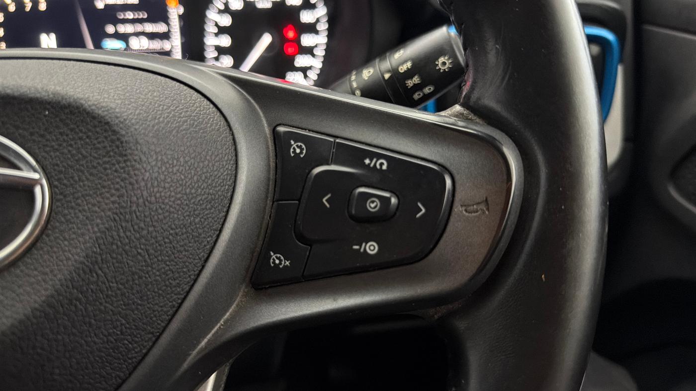 2022 Tata PUNCH CREATIVE  AMT, Petrol, Automatic, 28,835 km, Adaptive Cruise Control