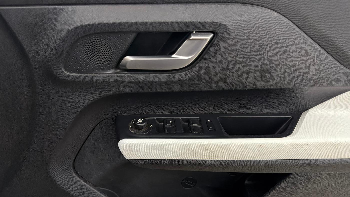 2022 Tata PUNCH CREATIVE  AMT, Petrol, Automatic, 28,835 km, Driver Side Door Panels Control