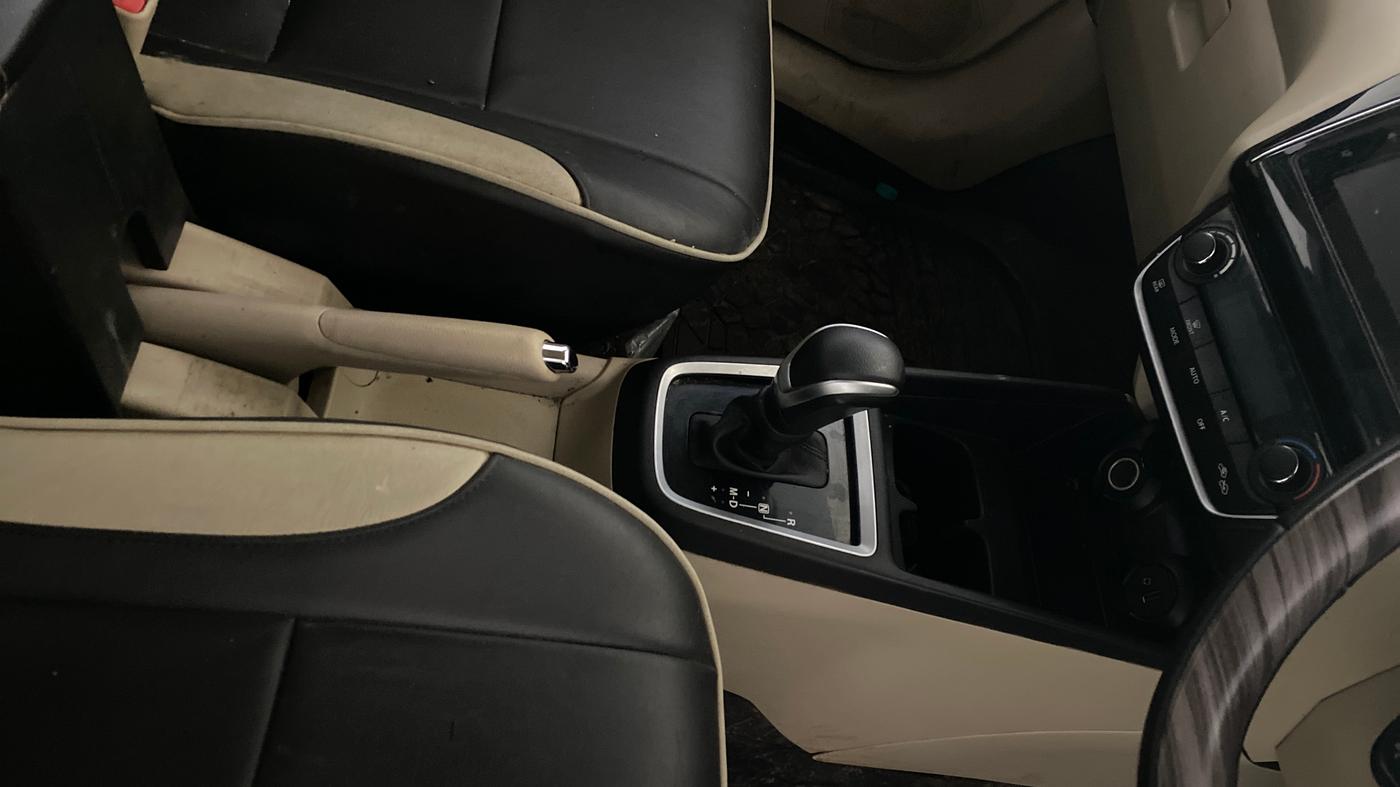 2022 Maruti Dzire ZXI AMT, Petrol, Automatic, 55,815 km, Gear Lever