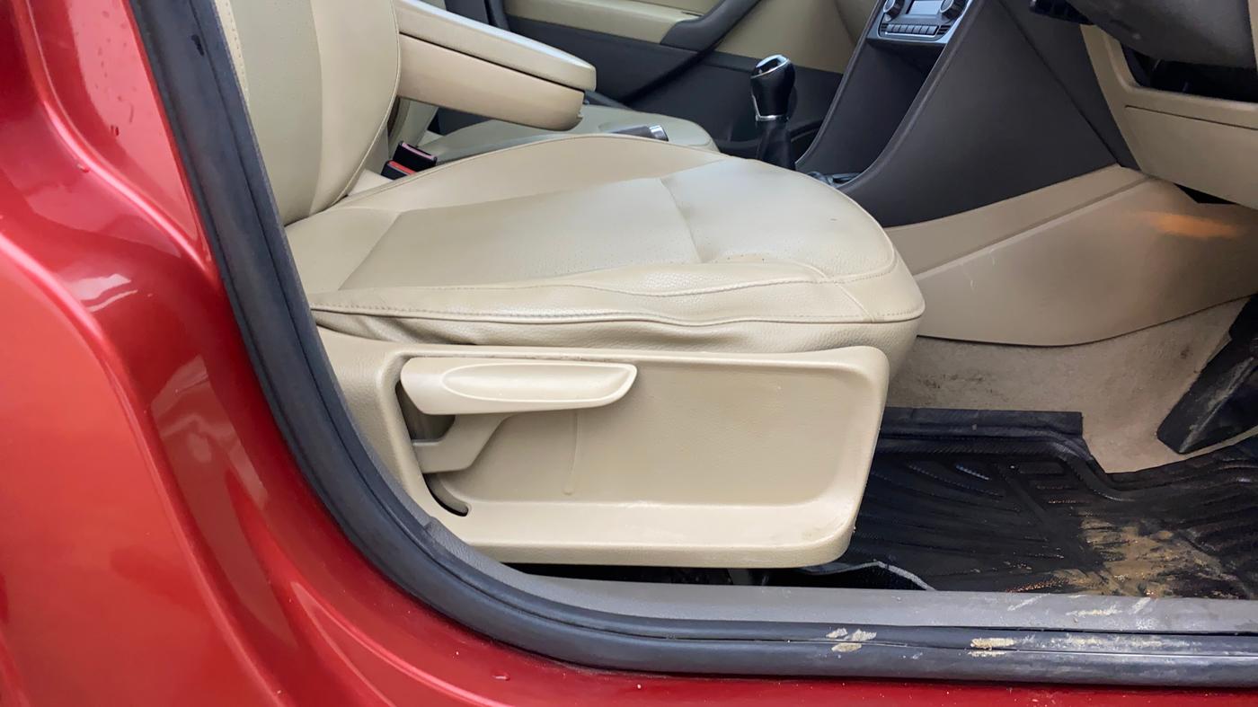 2019 Volkswagen Vento HIGHLINE DIESEL 1.5, Diesel, Manual, 1,33,655 km, Driver Side Adjustment Panel