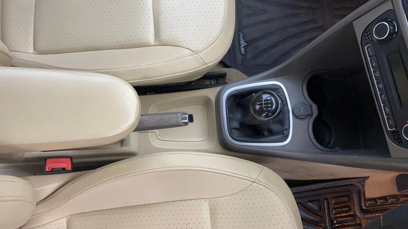 2019 Volkswagen Vento HIGHLINE DIESEL 1.5, Diesel, Manual, 1,33,655 km, Gear Lever