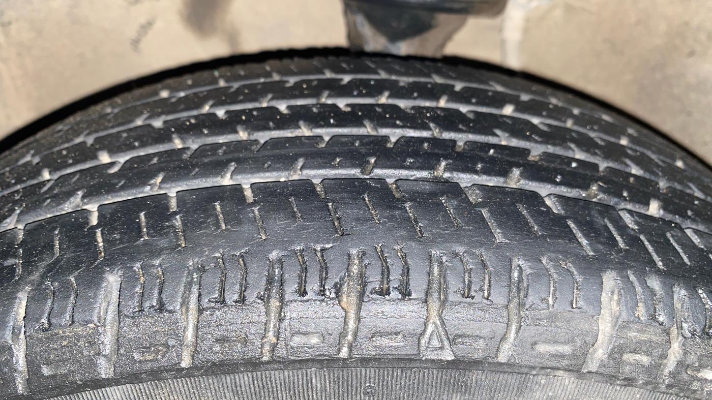 2015 Maruti Alto K10 VXI, Petrol, Manual, 47,222 km, Left Front Tyre Tread