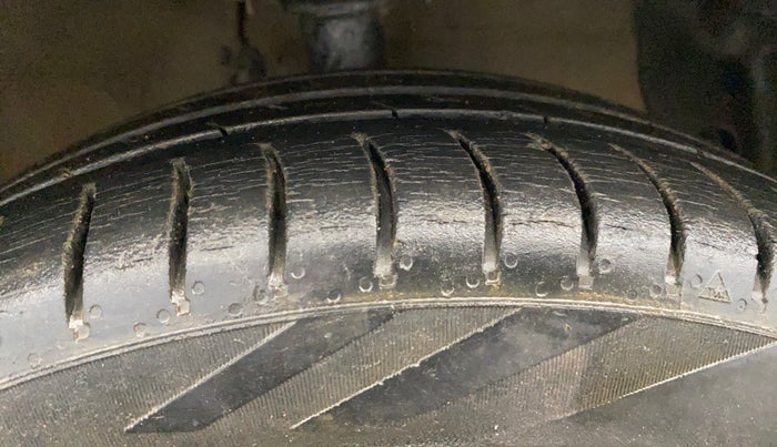 2016 Hyundai Grand i10 SPORTZ 1.2 KAPPA VTVT, Petrol, Manual, 62,977 km, Right Front Tyre Tread