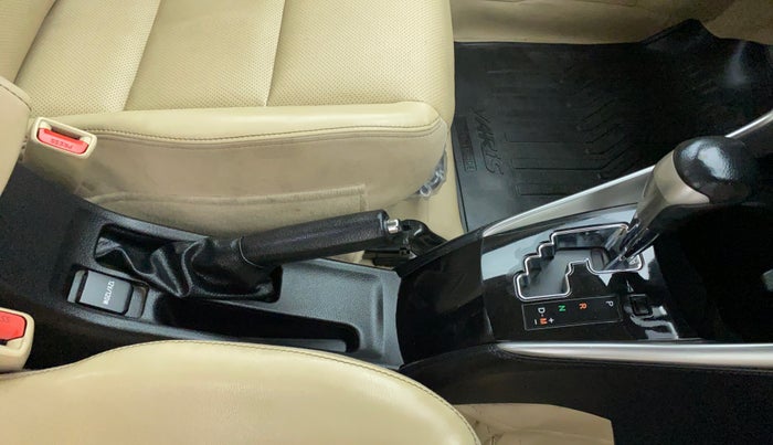 2018 Toyota YARIS VX CVT, Petrol, Automatic, 60,571 km, Gear Lever