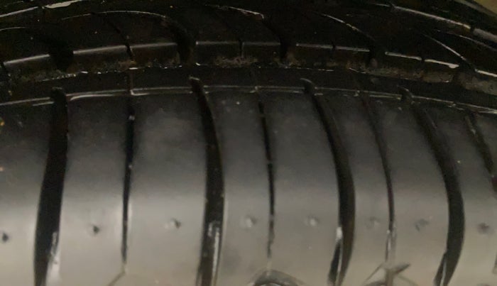 2013 Hyundai i20 MAGNA 1.2, Petrol, Manual, 73,013 km, Left Rear Tyre Tread