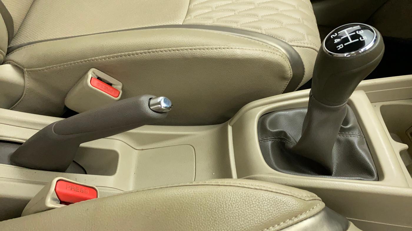 2019 Maruti Ertiga VXI SHVS, Petrol, Manual, 38,667 km, Gear Lever