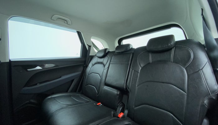 2019 MG HECTOR SUPER DIESEL, Diesel, Manual, 24,618 km, Right Side Rear Door Cabin