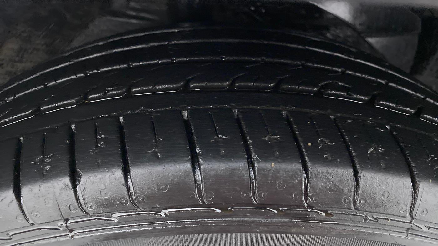 2019 MG HECTOR SUPER DIESEL, Diesel, Manual, 24,618 km, Right Front Tyre Tread