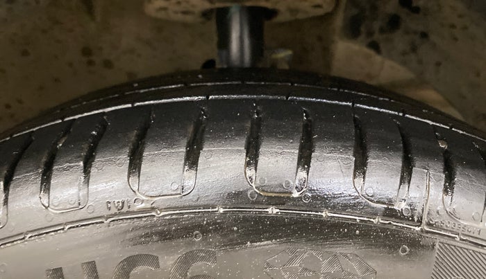 2019 Maruti XL6 ALPHA MT, Petrol, Manual, 52,801 km, Right Front Tyre Tread