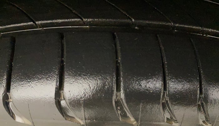 2020 Hyundai Verna SX (O) 1.0 TURBO DCT, Petrol, Automatic, 72,649 km, Right Front Tyre Tread