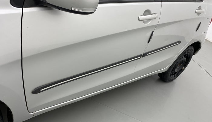 2016 Maruti Celerio ZXI, Petrol, Manual, 53,494 km, Front passenger door - Slightly dented