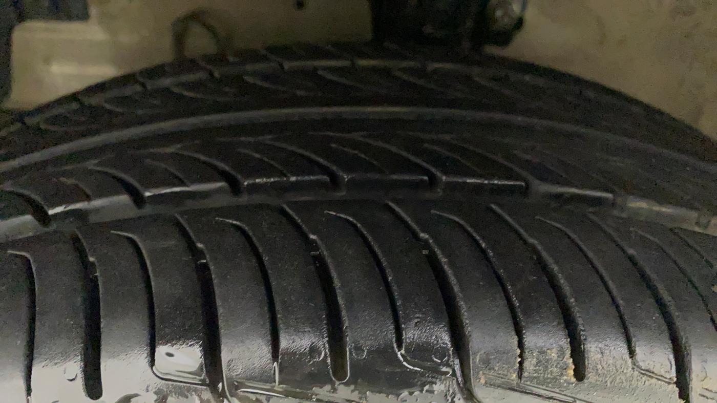 2012 Maruti Ertiga LXI, Petrol, Manual, 52,706 km, Left Front Tyre Tread