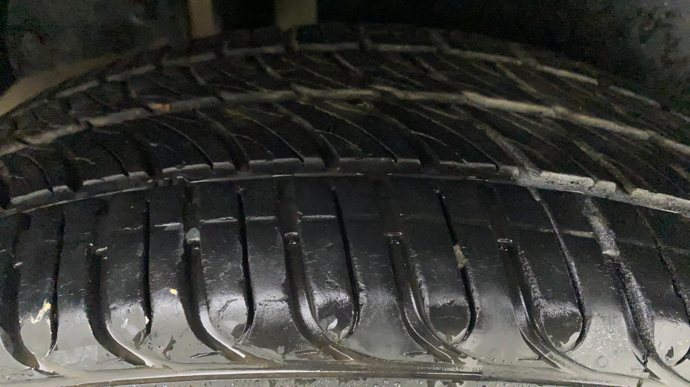 2012 Maruti Ertiga LXI, Petrol, Manual, 52,706 km, Right Rear Tyre Tread