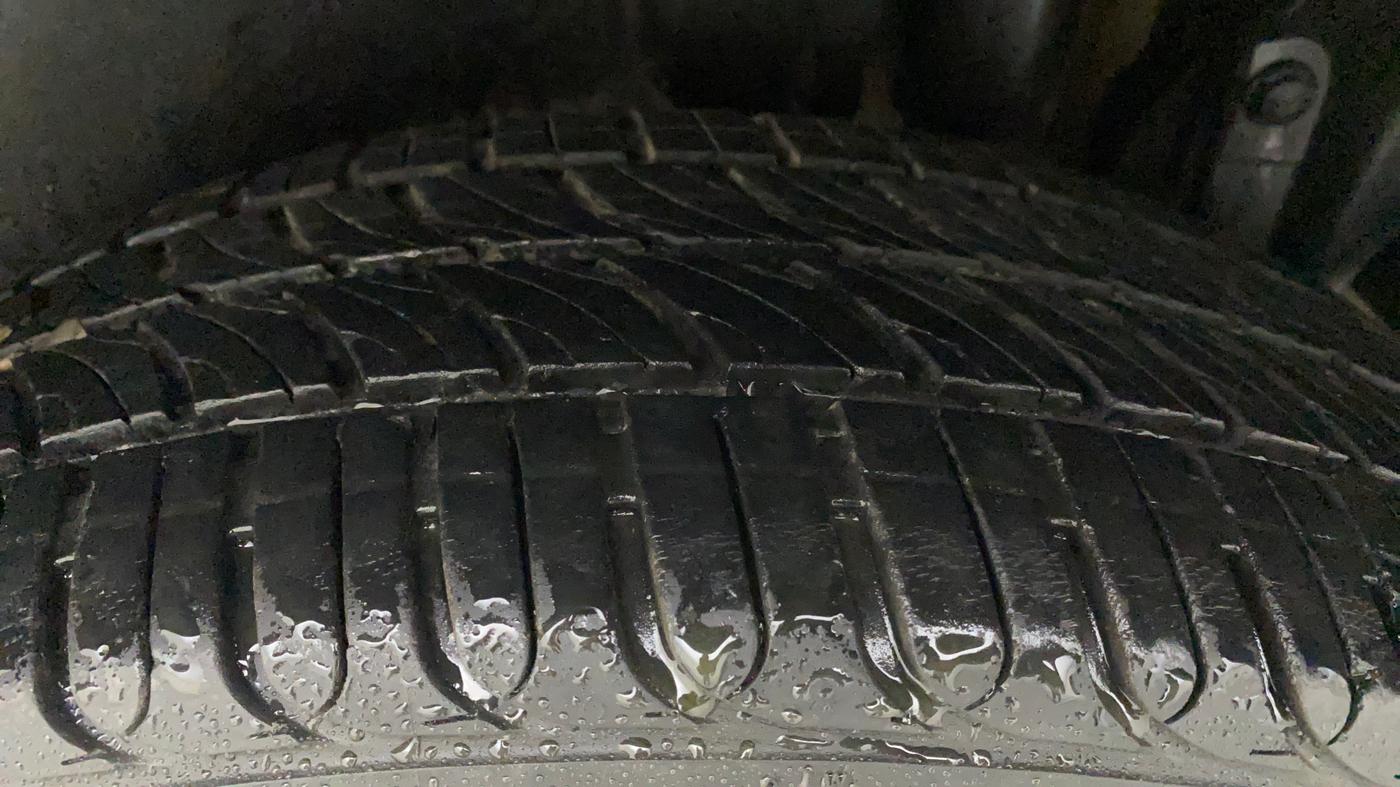 2012 Maruti Ertiga LXI, Petrol, Manual, 52,706 km, Left Rear Tyre Tread