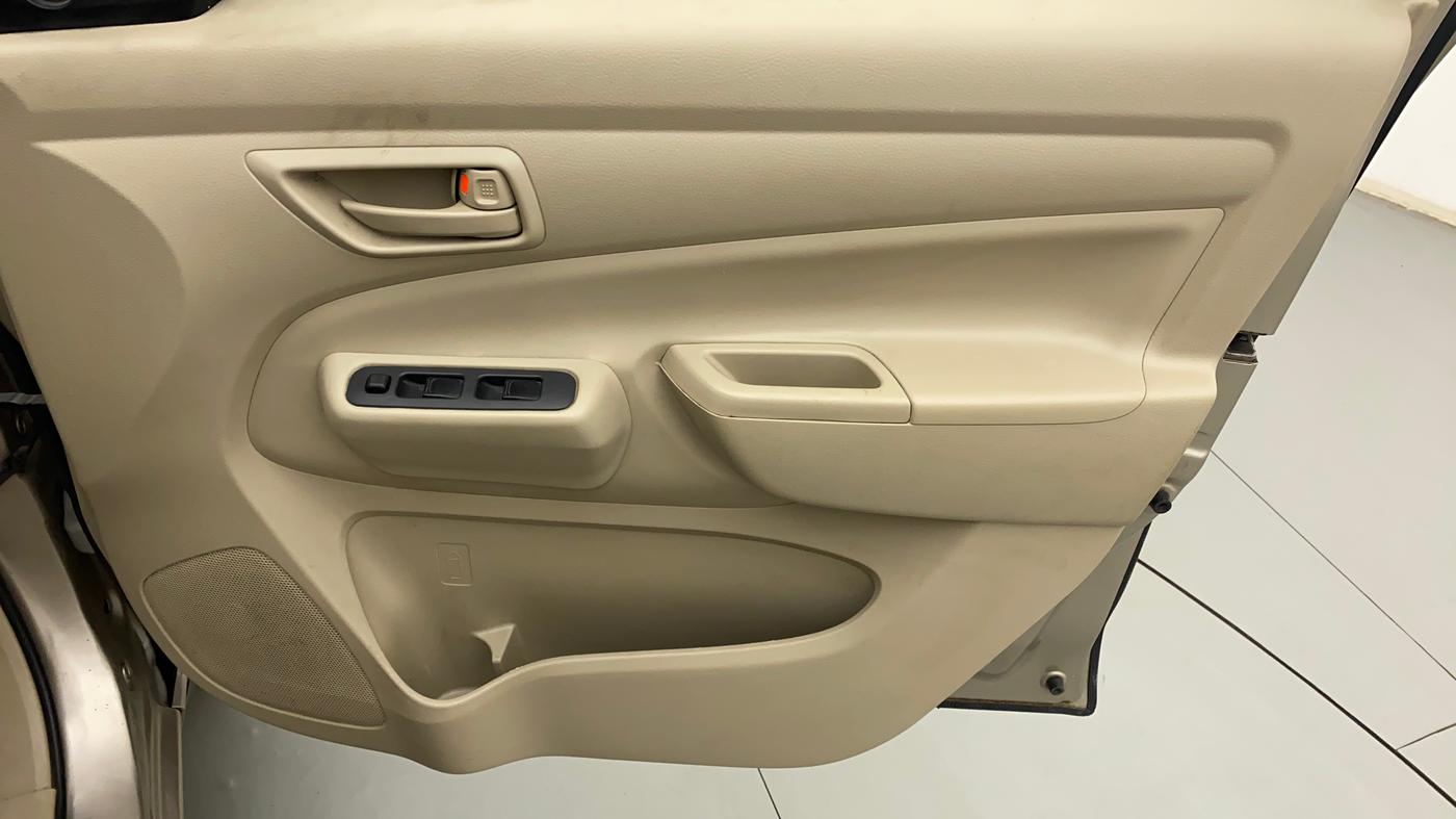 2012 Maruti Ertiga LXI, Petrol, Manual, 52,706 km, Driver Side Door Panels Control