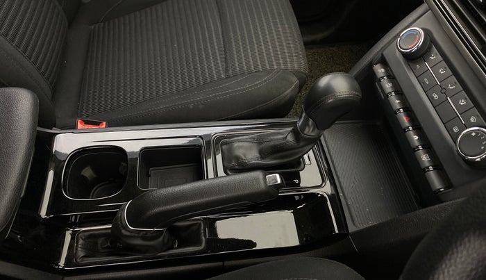 2022 Mahindra XUV700 AX 5 P AT 5 STR, Petrol, Automatic, 32,275 km, Gear Lever