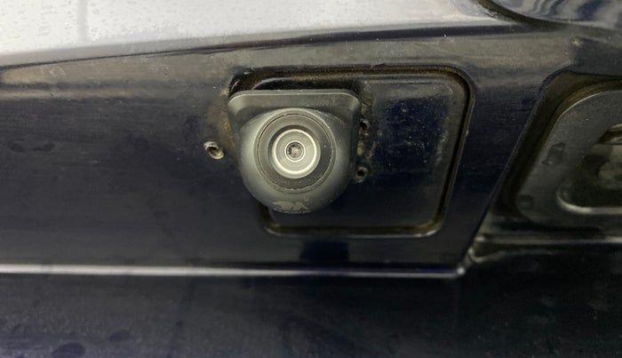 2022 Mahindra XUV700 AX 5 P AT 5 STR, Petrol, Automatic, 32,275 km, Parking Camera