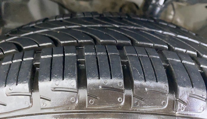 2016 Honda Jazz 1.2 V AT, Petrol, Automatic, 31,614 km, Left Front Tyre Tread