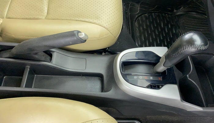 2016 Honda Jazz 1.2 V AT, Petrol, Automatic, 31,614 km, Gear Lever