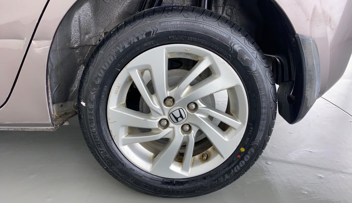 2016 Honda Jazz 1.2 V AT, Petrol, Automatic, 31,614 km, Left Rear Wheel