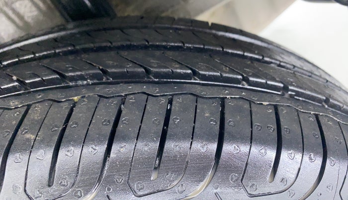 2016 Honda Jazz 1.2 V AT, Petrol, Automatic, 31,614 km, Left Rear Tyre Tread