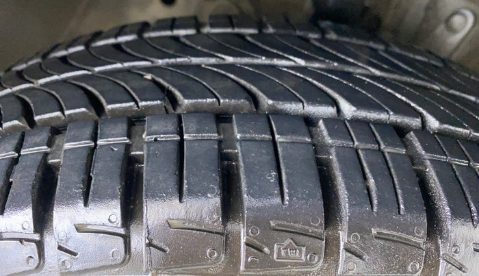 2016 Honda Jazz 1.2 V AT, Petrol, Automatic, 31,614 km, Right Front Tyre Tread