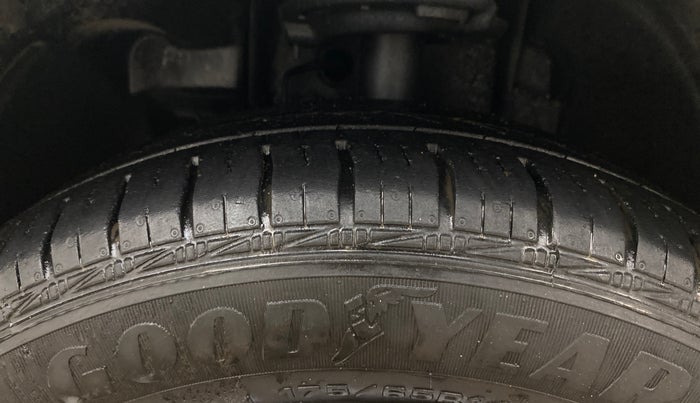 2017 Tata Tiago WIZZ EDITION PETROL, Petrol, Manual, 68,456 km, Left Front Tyre Tread