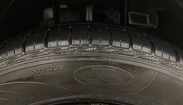 2017 Tata Tiago WIZZ EDITION PETROL, Petrol, Manual, 68,456 km, Right Front Tyre Tread