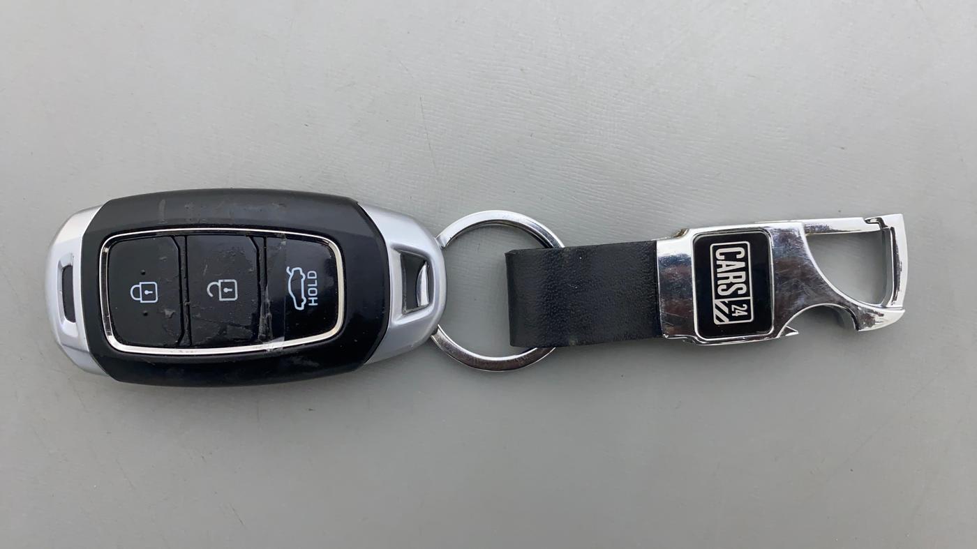 2020 Hyundai Verna SX DIESEL MT, Diesel, Manual, 26,204 km, Key Close Up