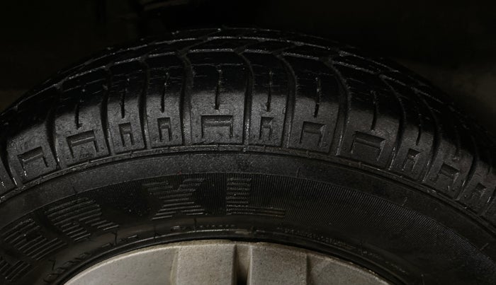 2016 Maruti Alto 800 VXI, Petrol, Manual, 26,066 km, Right Front Tyre Tread