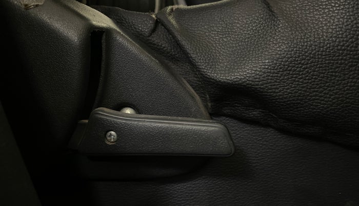 2016 Maruti Alto 800 VXI, Petrol, Manual, 26,066 km, Driver Side Adjustment Panel