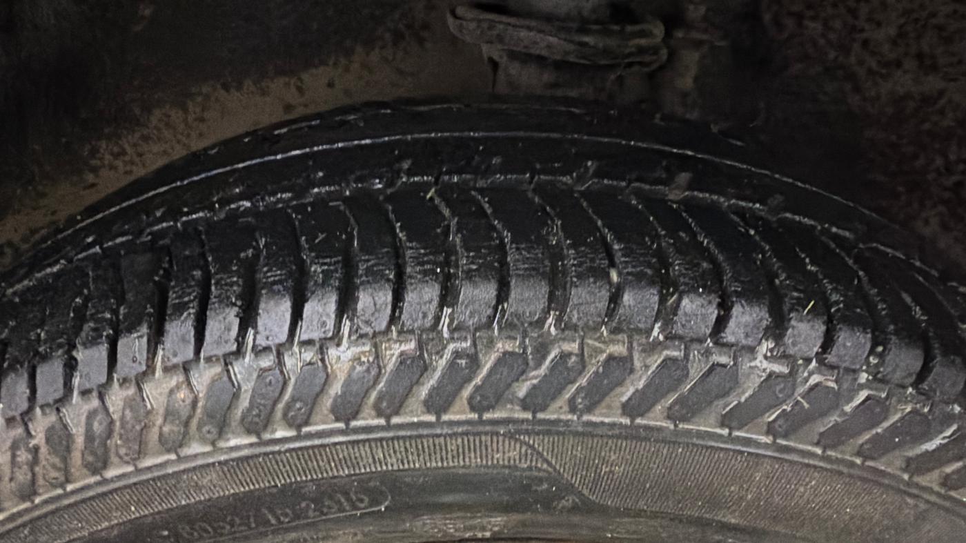 2015 Maruti Alto K10 VXI, Petrol, Manual, 68,293 km, Left Front Tyre Tread